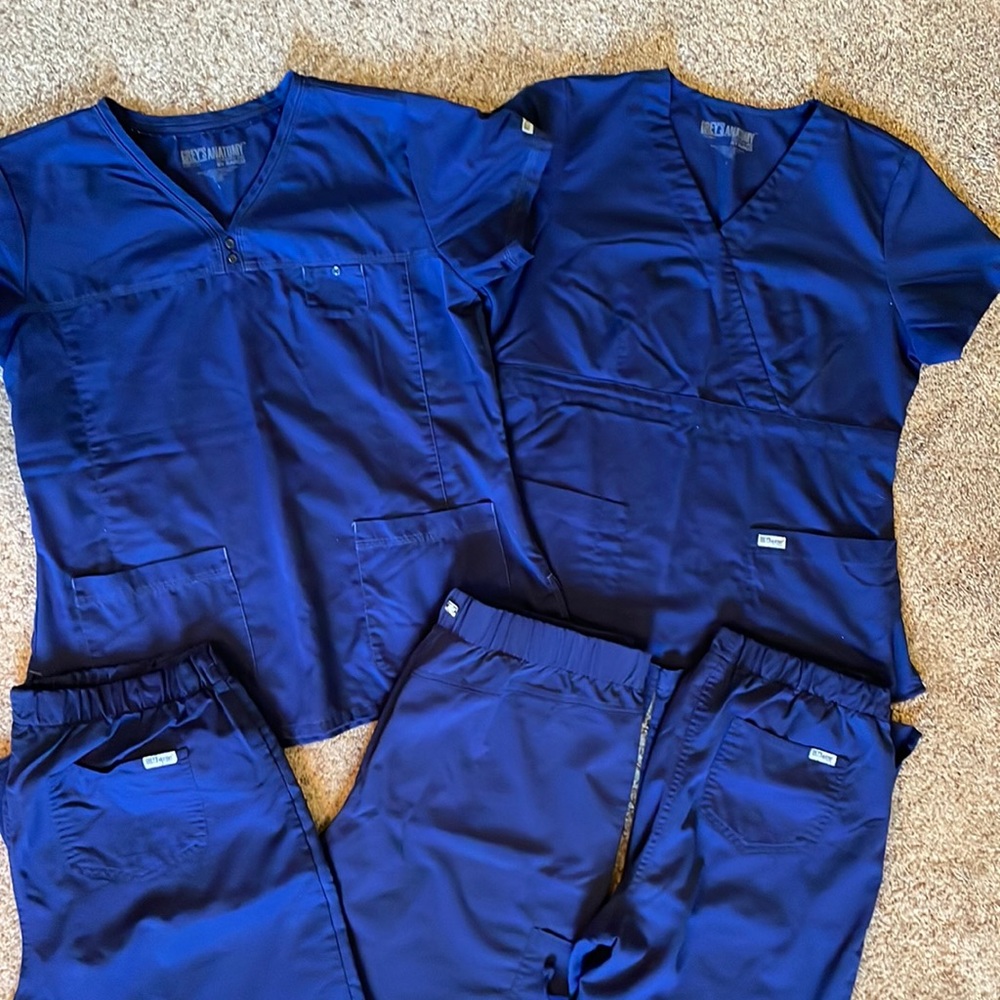 Grey’s Anatomy size large scrubs-navy